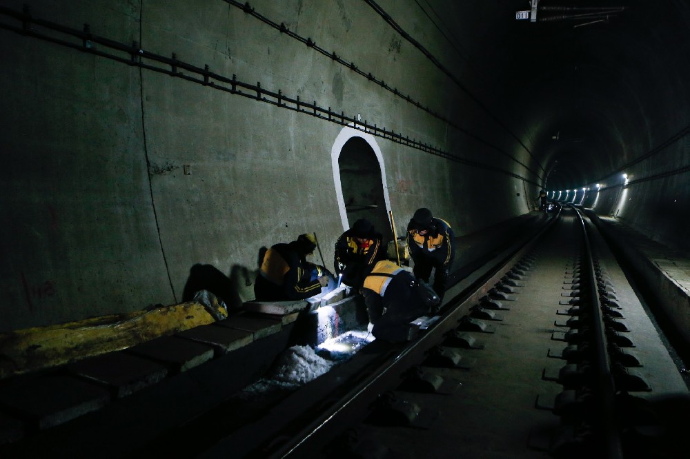 宝山铁路运营隧道病害现状